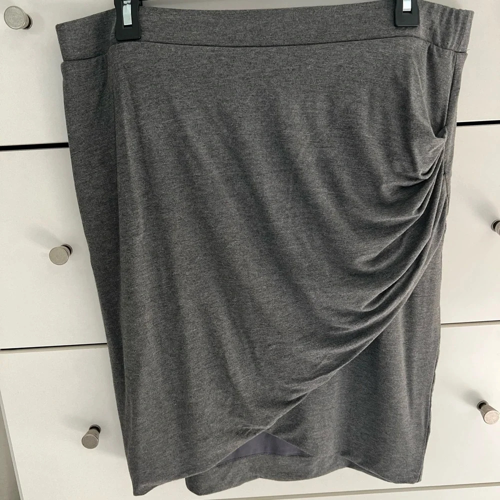 METAPHOR Grey Knee Length Skirt with Ruched Gathered Detail in the front Size L - Picture 2 of 6